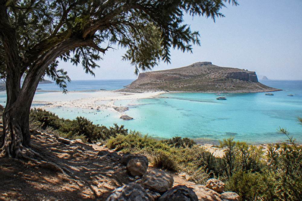 A turquoise lagoon between a peninsula and an island at Balos